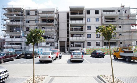 Jak długo trzeba pracować, aby kupić za gotówkę 40-metrowe lokum w dużym mieście? Blisko 9 lat - nie