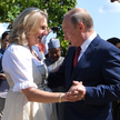 Prezydent Rosji Władimir Putin tańczył z austriacką minister spraw zagranicznych Karin Kneissl podcz