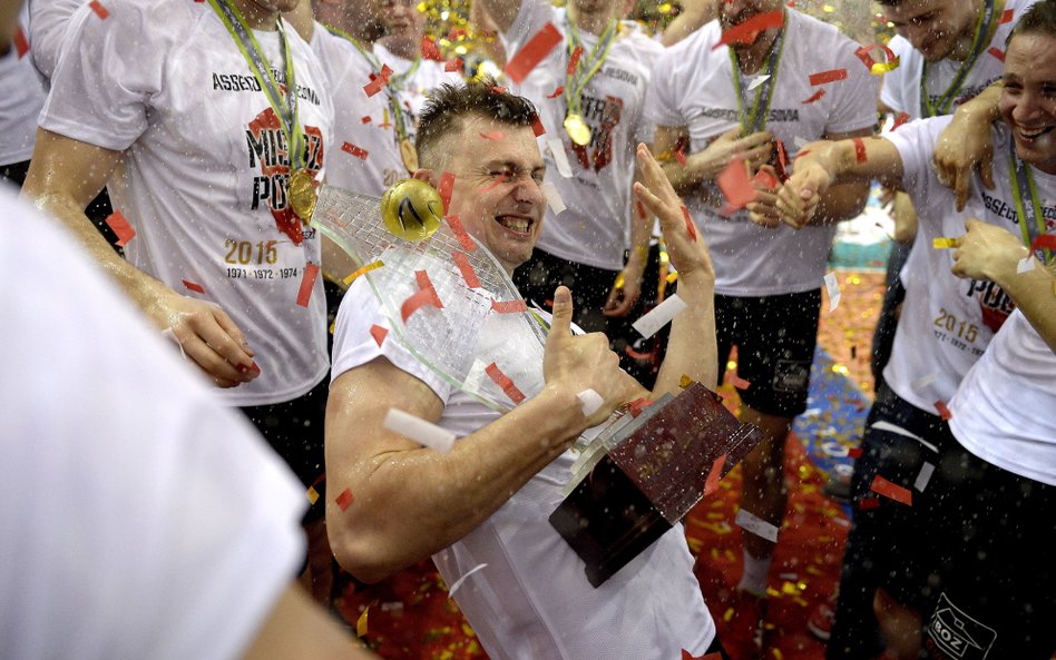 Z trofeum Krzysztof Ignaczak.