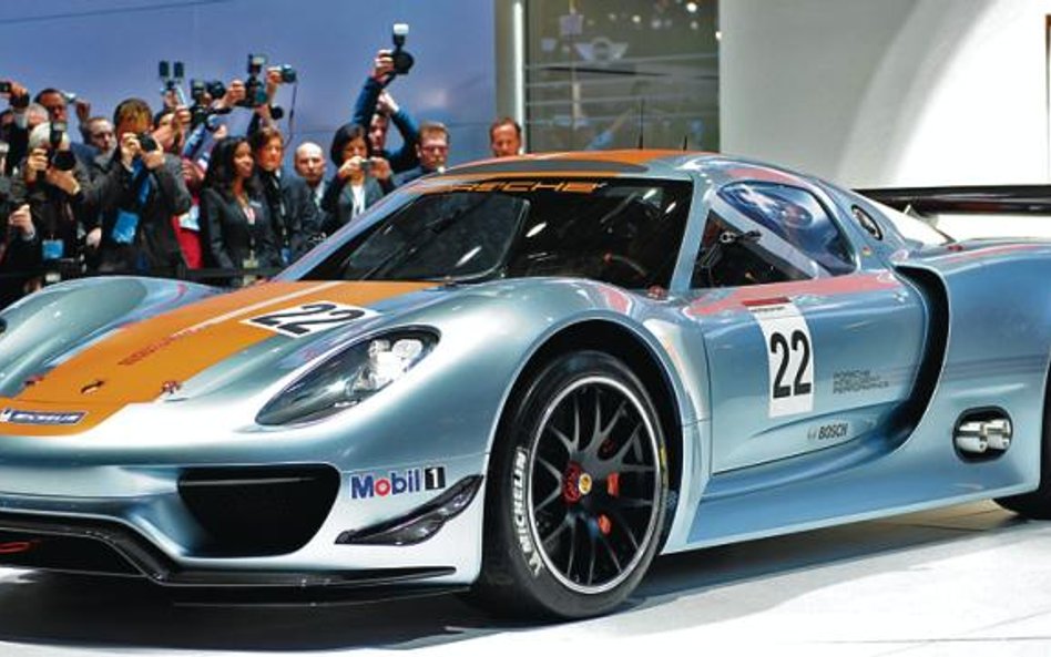 Symboliczny w Detroit był powrót Porsche po trzech latach przerwy. Choć premiera była jedna – modelu