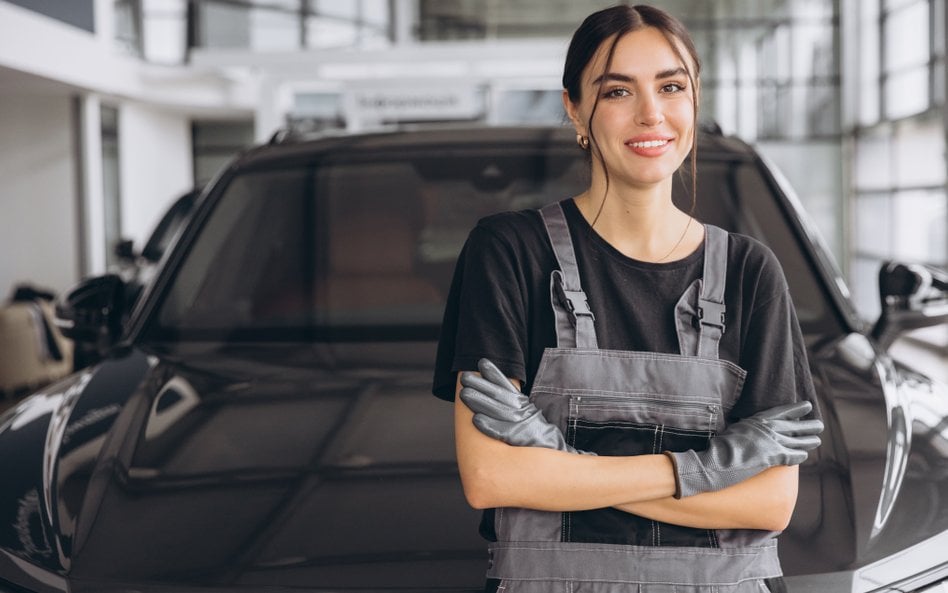 Warsztat samochodowy oferujący usługi fryzjerów i makijażystów. Będzie ich więcej?