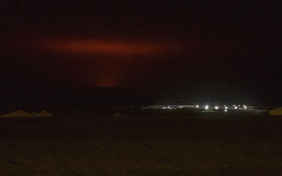 Wybuchł wulkan na Islandii. Lotnisko w Reykjaviku działa