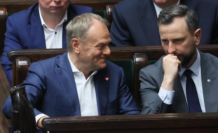 Premier RP, przewodniczący Platformy Obywatelskiej Donald Tusk oraz prezes PSL, wicepremier i szef M