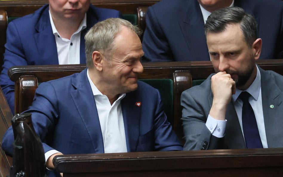 Premier RP, przewodniczący Platformy Obywatelskiej Donald Tusk oraz prezes PSL, wicepremier i szef M