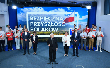 „Bezpieczna przyszłość Polaków” – to hasło wyborcze PiS zaprezentowane w ubiegły piątek.