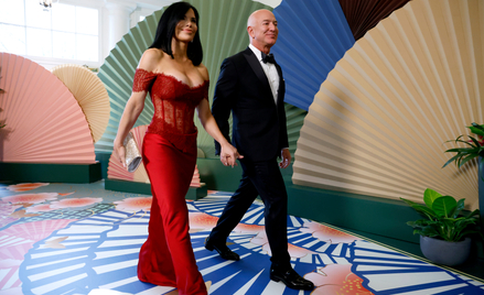 Jeff Bezos i Lauren Sanchez przybywają na oficjalną kolację w Białym Domu
