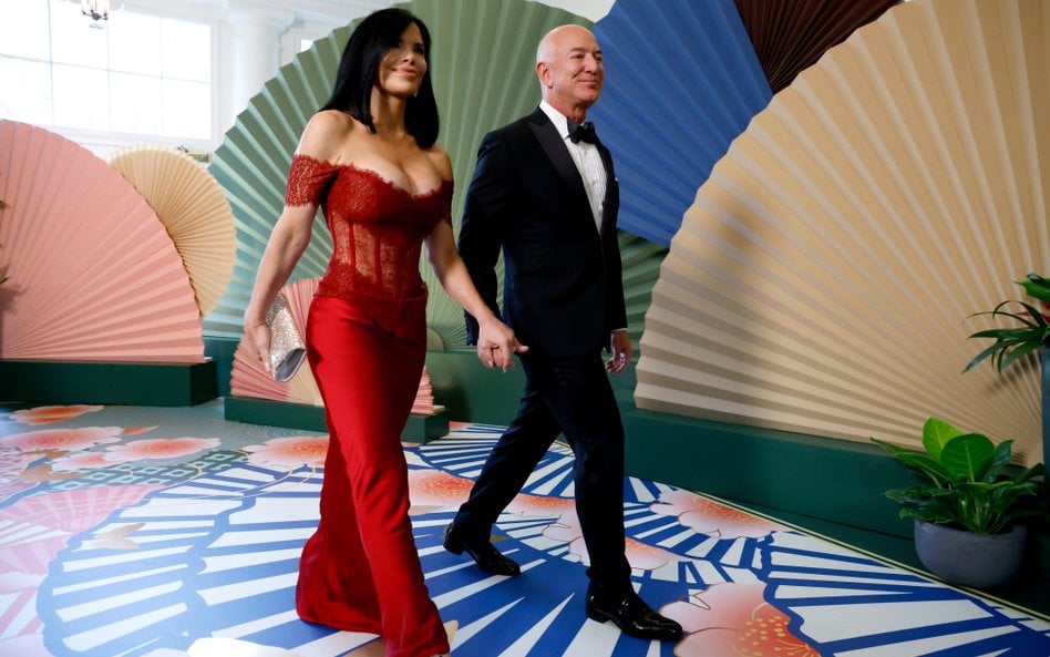 Jeff Bezos i Lauren Sanchez przybywają na oficjalną kolację w Białym Domu