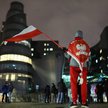Demonstracja sympatyków Prawa i Sprawiedliwości przed siedzibą Telewizji Polskiej w Warszawie