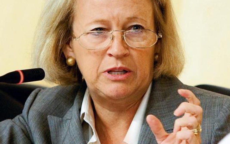 Mary Schapiro, przewodnicząca SEC, uważa, że ustawa Dodda-Franka jak dotąd dobrze przysłużyła się am