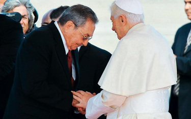 Raul Castro zapewnił Benedykta XVI, że Kuba jest zaszczycona jego wizytą, a Kubańczycy przyjmą papie