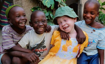 Dzieci w Ukerewe, na największej wyspie na Jeziorze Wiktorii. W Tanzanii wielu tradycyjnych uzdrowic