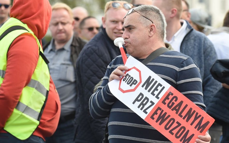 Trudne negocjacje z taksówkarzami. Chcą wyłączenia aplikacji