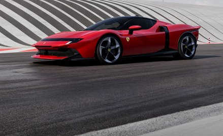 Łączna moc tego układu napędowego wynosi 1050 KM, co czyni go najmocniejszym seryjnym Ferrari w hist