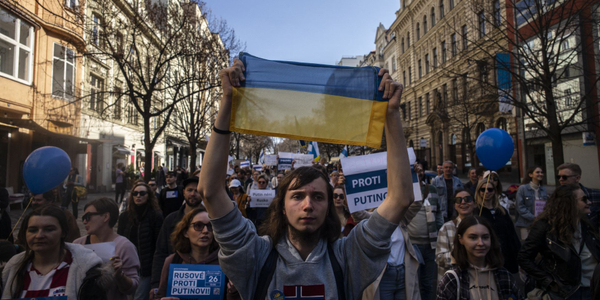 Praga: Tysiące Rosjan protestowało przeciw wojnie i Putinowi