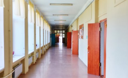 Młodzi wcześniej testują z „promilami”