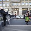 Policja przy blokadzie antyfaszystów na jednym z Marszów Niepodległości