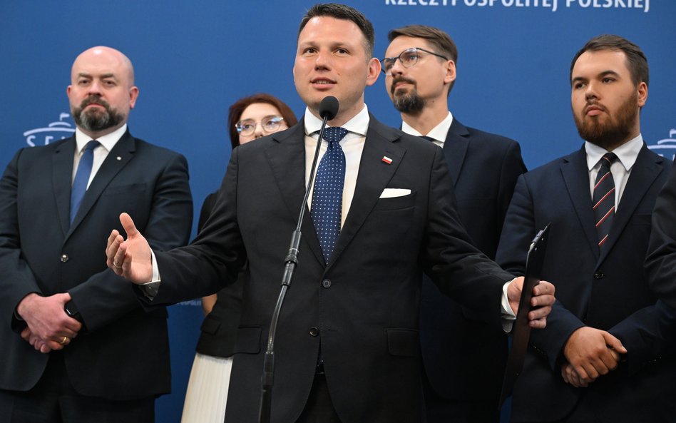 Grzegorz Płaczek (na zdjęciu za plecami Sławomira Mentzena) mówił o tym, czy Konfederacja jest gotow