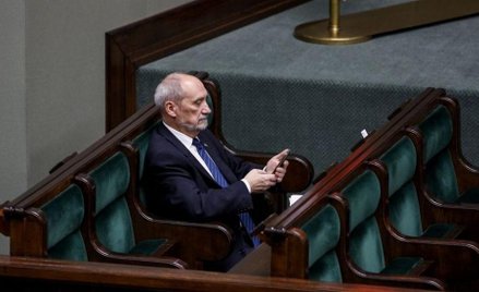 MON obiecuje kolejne podwyżki pracownikom wojska