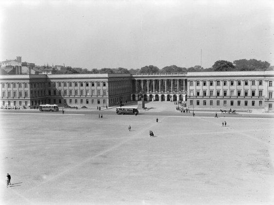 Pałac Saski w Warszawie w 1934 r. To tu znajdowała się siedziba Oddziału II, tzw. Dwójki – polskiego