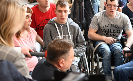 Piotr Duda spotkał się z protestującymi. Rodzice: Miła rozmowa