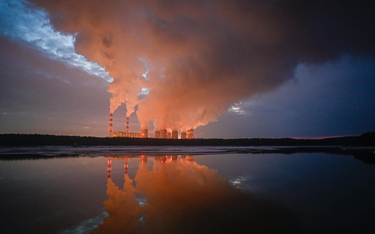 Widok na elektrownię Bełchatów opalaną węglem brunatnym