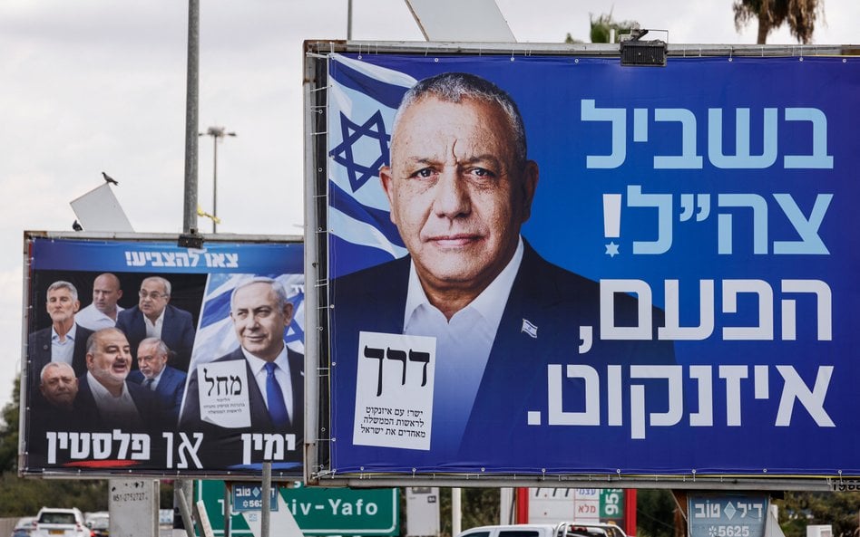 Billboardy z wizerunkami izraelskiego premiera Benjamina Netanjahu oraz lidera partii „Jaszar”, Gadi