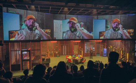 „Word on Wirecard” Herbut i Twarkowskiego to wielopiętrowe audiowizualne widowisko