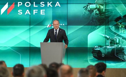 Premier Donald Tusk przemawia podczas uroczystości podpisania umowy pożyczkowej w ramach programu SA