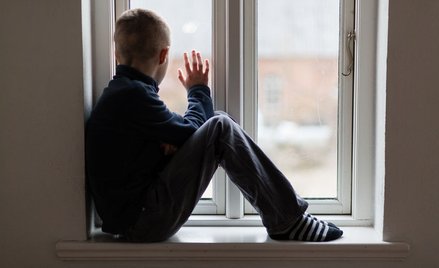 Po wejściu Polski do UE co najmniej 100 tysięcy dzieci zostało bez rodziców, którzy wyjechali po pra