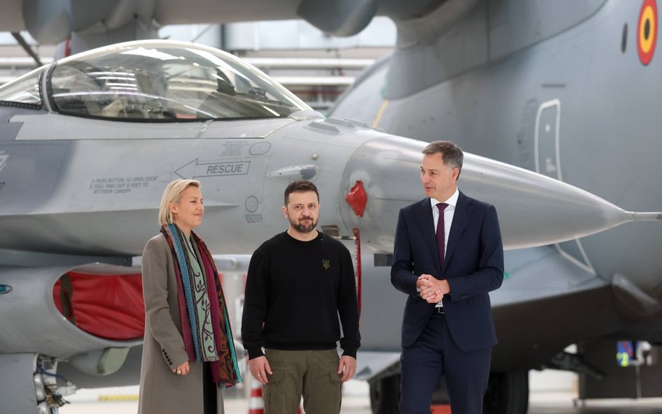 Prezydent Wołodymyr Zełeński z premierem Belgii Alexandrem De Croo i belgijską minister obrony Ludiv