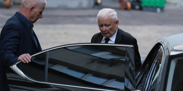 Rozmowy w PiS przez cały czas bez rozstrzygnięcia. Ultimatum mija o północy