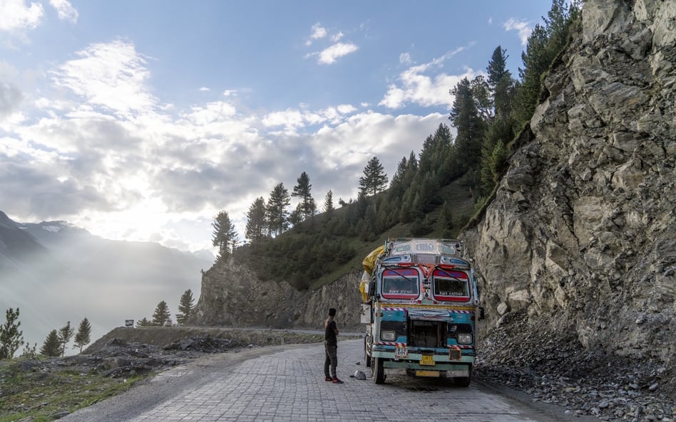 Leżąca w granicach HImalajów przełęcz Zojila w indyjskim regionie Ladakh.