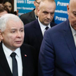 Od początku roku do biura poselskiego Jarosława Kaczyńskiego (na zdjęciu w Sejmie z Joachimem Brudzi