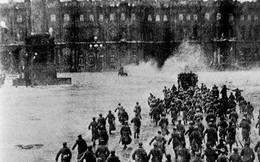 Zajęcie Pałacu Zimowego nie wyglądało tak, jak przedstawił to w 1928 r. w swym słynnym „Październiku