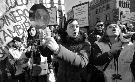 W Europie od miesięcy narastają nastroje antyunijne. Na zdjęciu: protest w Barcelonie pracowników ba
