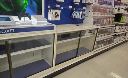 Konsol PS5 Pro nie można dostać w USA ani online, ani w sklepach. Półki świecą pustkami