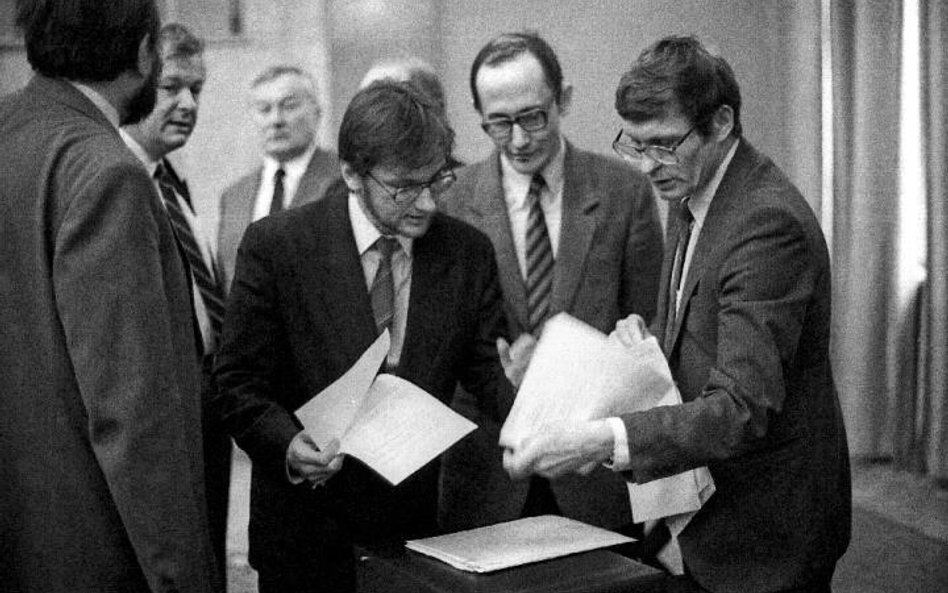 Ekipa odpowiedzialna w rządzie Tadeusza Mazowieckiego za plan Balcerowicza, czyli (od lewej): Jerzy 