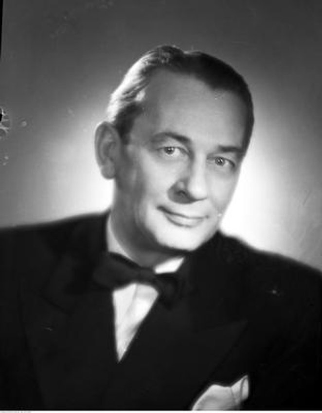 Prawdziwy debiut Fogga – bo taki przyjął pseudonim skracając nazwisko, miał miejsce w 1928 roku w Ch