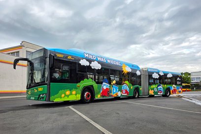 Na stołeczne ulice wyjedzie specjalnie oznakowany, letni autobus