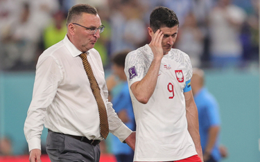 Robert Lewandowski i selekcjoner reprezentacji Czesław Michniewicz po meczu Polska-Argentyna