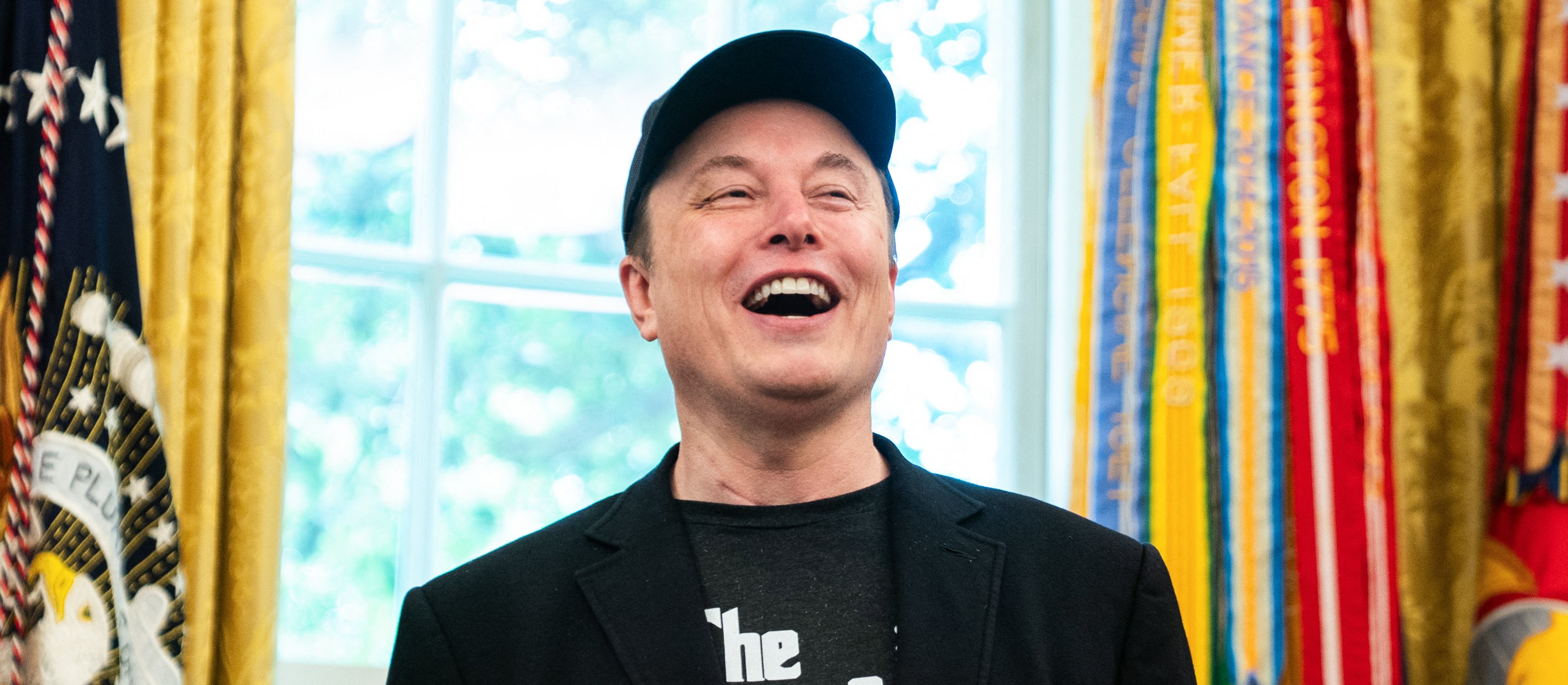 Elon Musk kupuje akcje Tesli za miliard dolarów. Kurs rośnie, a rynek szaleje