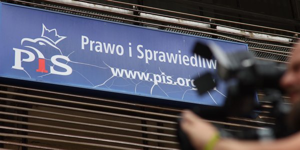 Rozłam PiS uderzy w finanse partii. Morawiecki jest w stanie zebrać 30 mln złotych