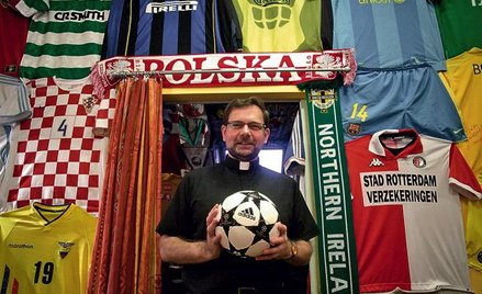 Mariusz Zapolski ma w domu ponad 200 koszulek piłkarskich