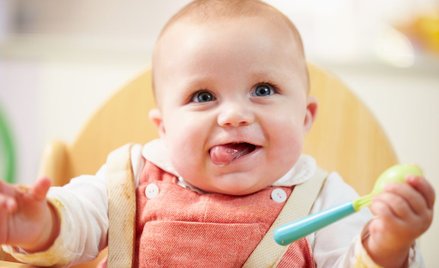 Co dawać do jedzenia niemowlęciu, żeby lepiej spało?