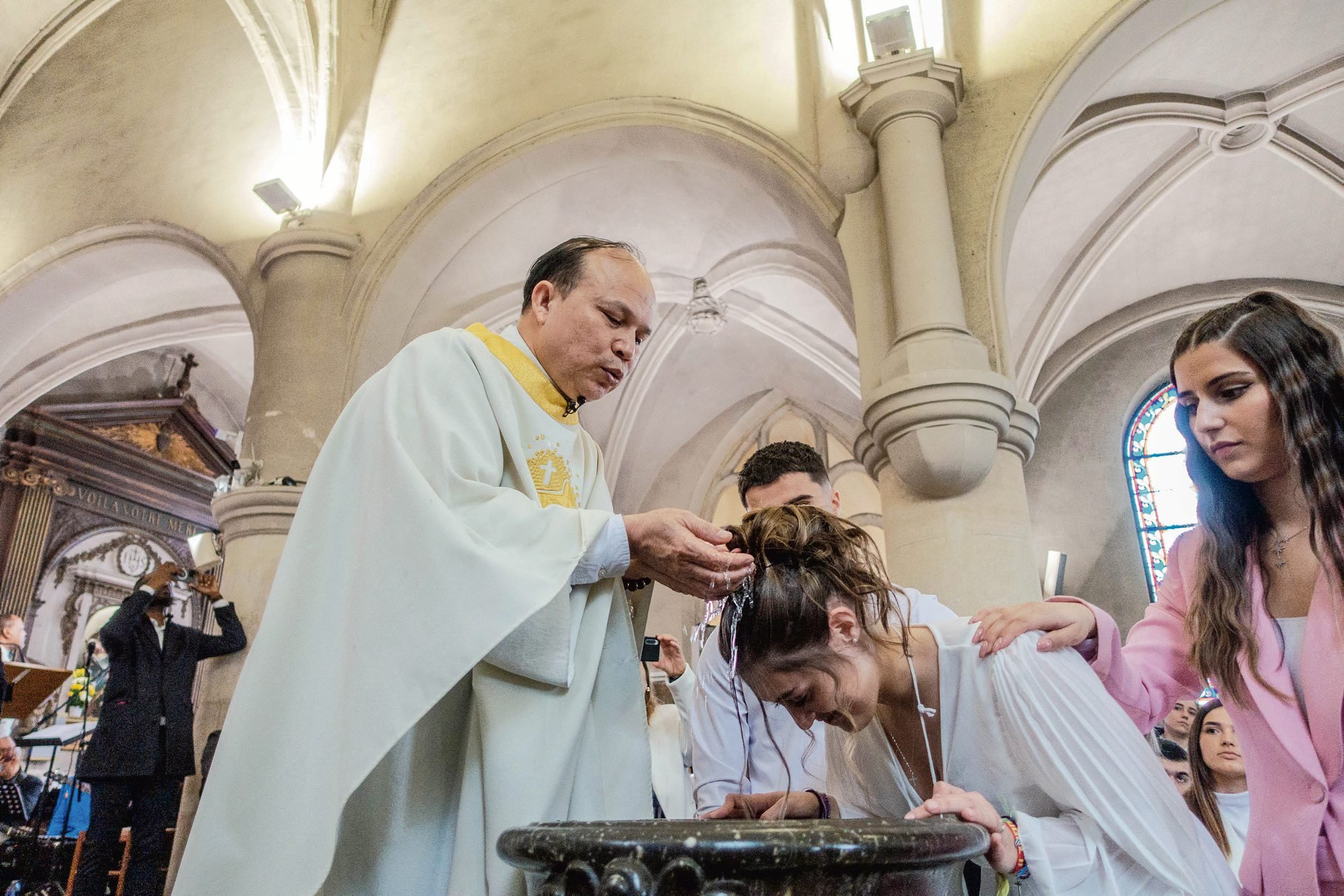 Powrót wiary na Zachodzie. Dlaczego dorośli proszą o chrzest