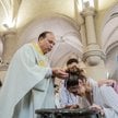 Po dekadach sekularyzacji, po skandalach nadużyć seksualnych, religijnej obojętności społeczeństwa k