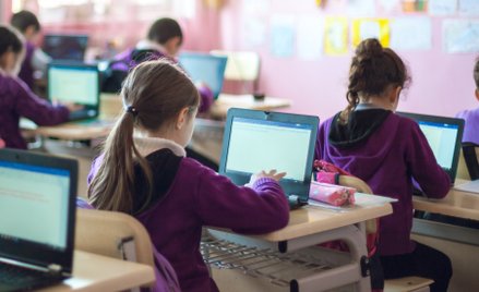 „Cyfrowy Uczeń” rusza już w 2025 roku. Co zakłada rządowy program?