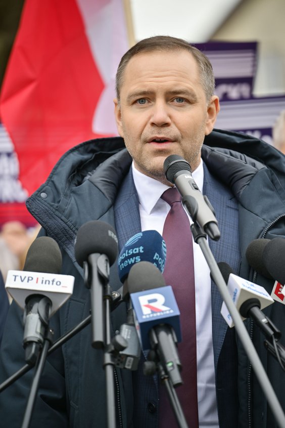 Karol Nawrocki podczas spotkania wyborczego na rynku w Węgrowie