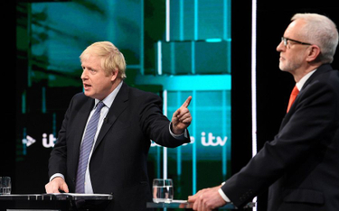Lider torysów Boris Johnson i przewodniczący Partii Pracy Jeremy Corbyn w czasie debaty w telewizji 