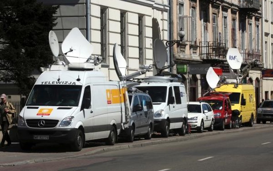 Przekaz satelitarny czeka na jasną interpretację